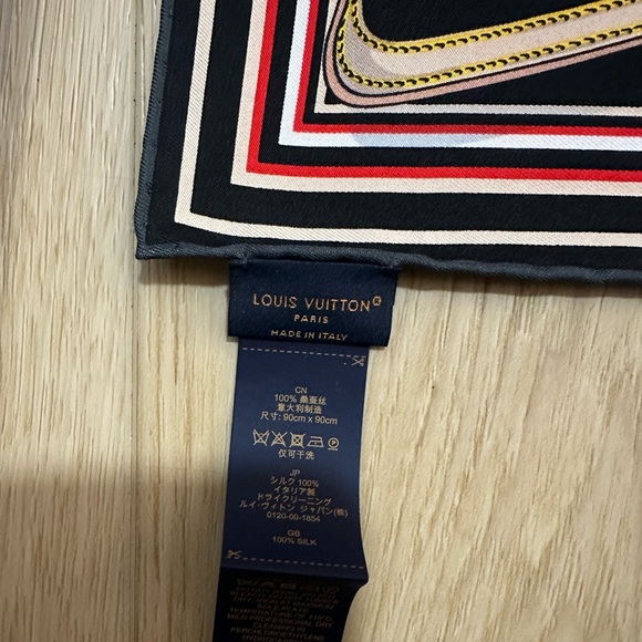 Brand new Louis Vuitton scarf in box - Picture 3 of 8